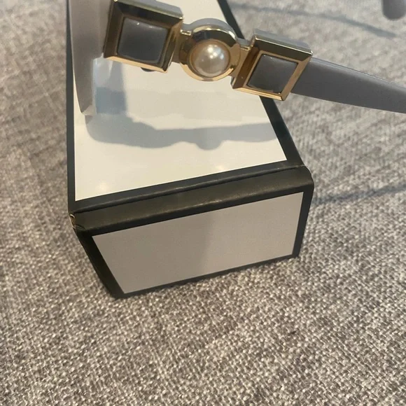 New in Box Stylish White Rennes Sunglasses - Picture 3 of 11